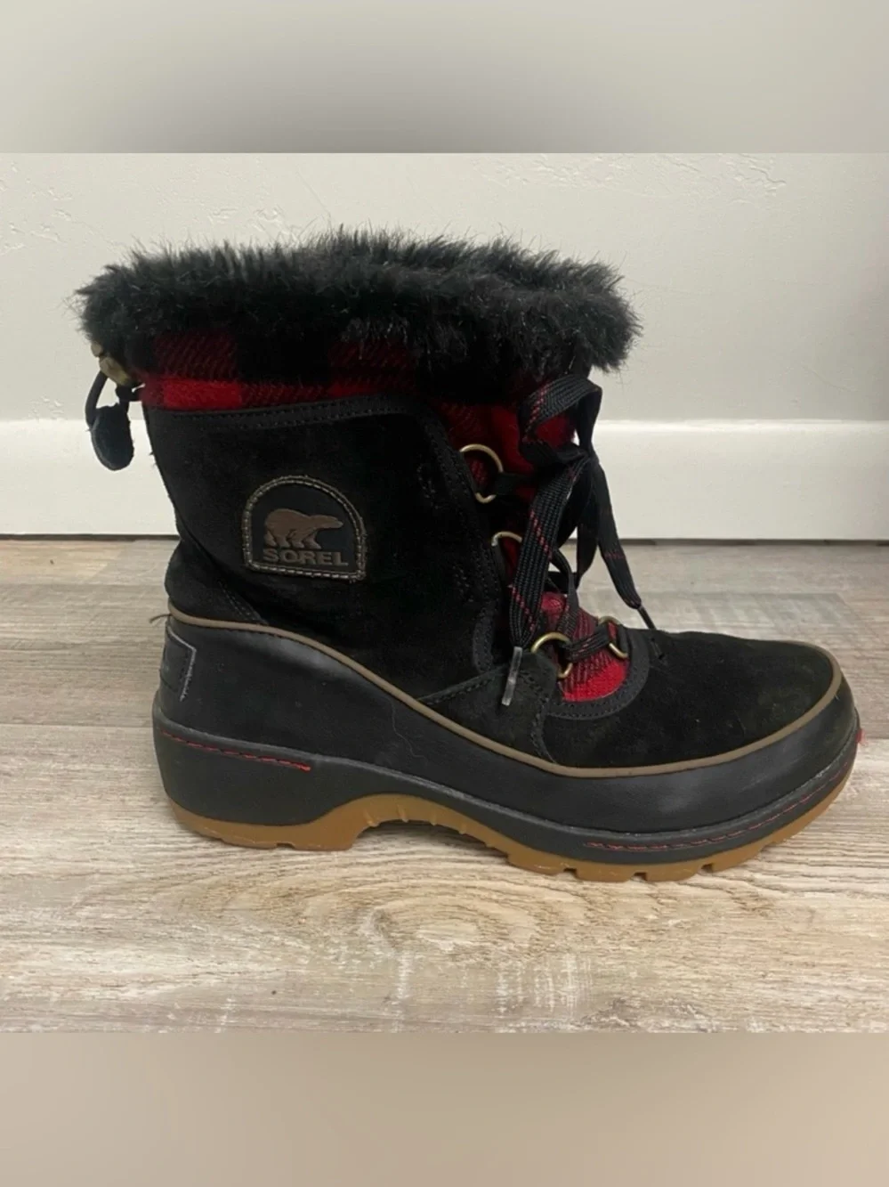 SOREL Women's Black and Red Tivoli III Plaid Winter Boots *like NEW* size 8